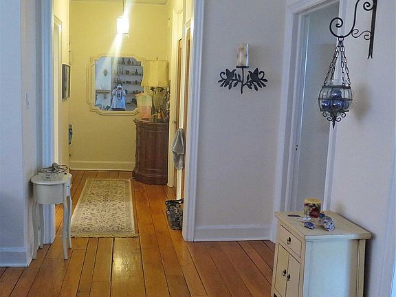 4th image of 3830 Douglaston Pkwy Unit 2E