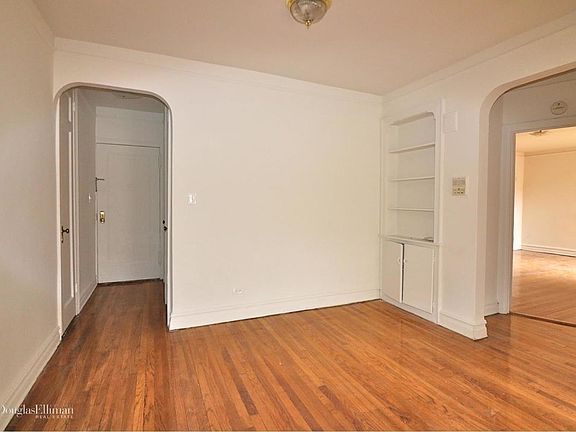 3rd image of 6812 Yellowstone Blvd APT 5S