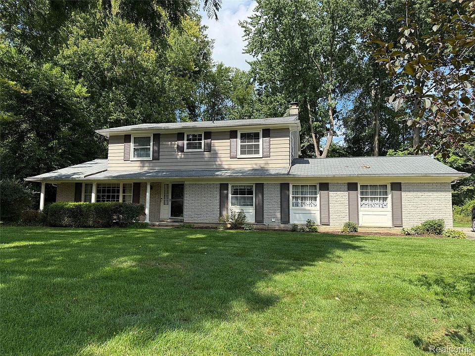 1st image of 353 Broadleaf Dr
