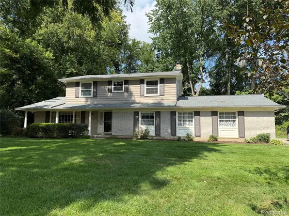 353 Broadleaf Dr, Rochester, MI 48306