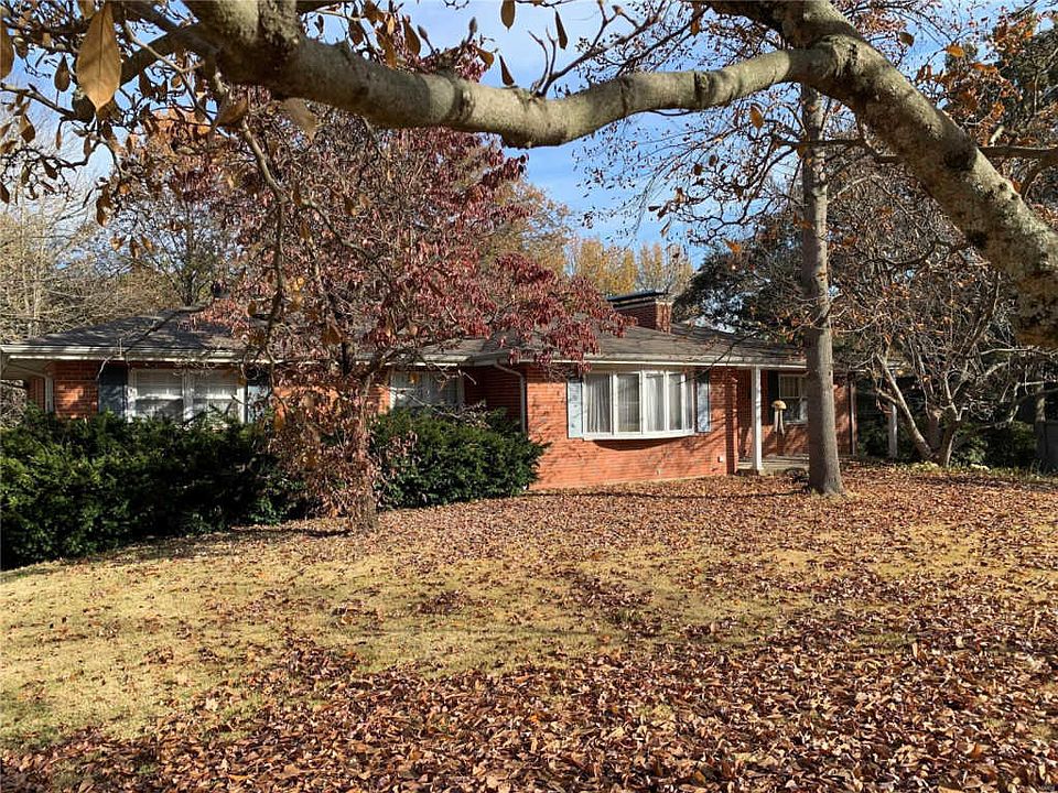 1st image of 8 Meppen Dr