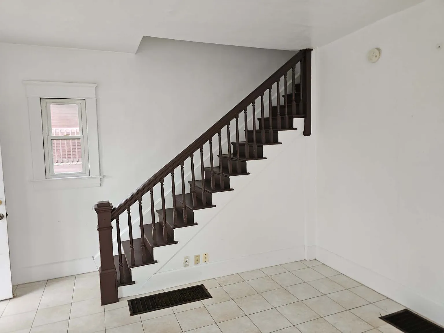 82 W State St — Photo 4