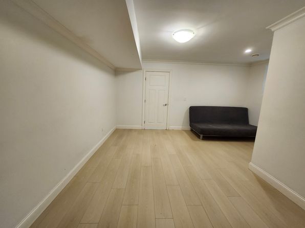 2 bedroom rental in Surrey — photo 11