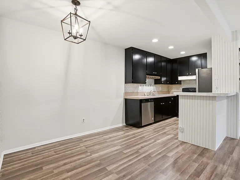 1101 W Macarthur Blvd #271 — Photo 3