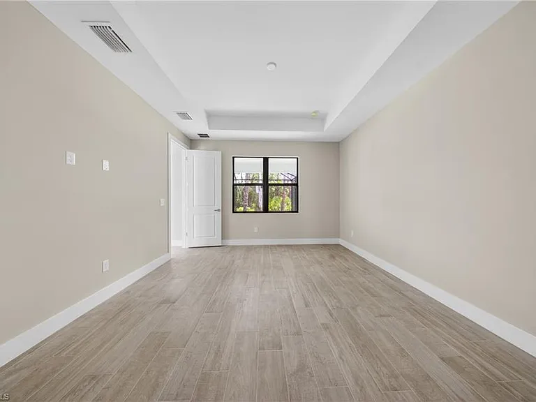821 Moore Ave — Photo 26