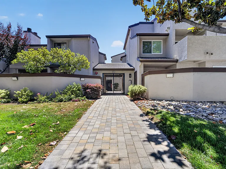 2201 The Alameda #1-27 — Photo 10