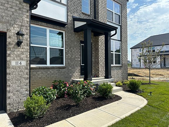 3rd image of 114 Creststone Blvd