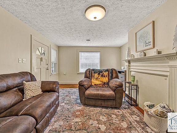 5th image of 201 Walnut Ln