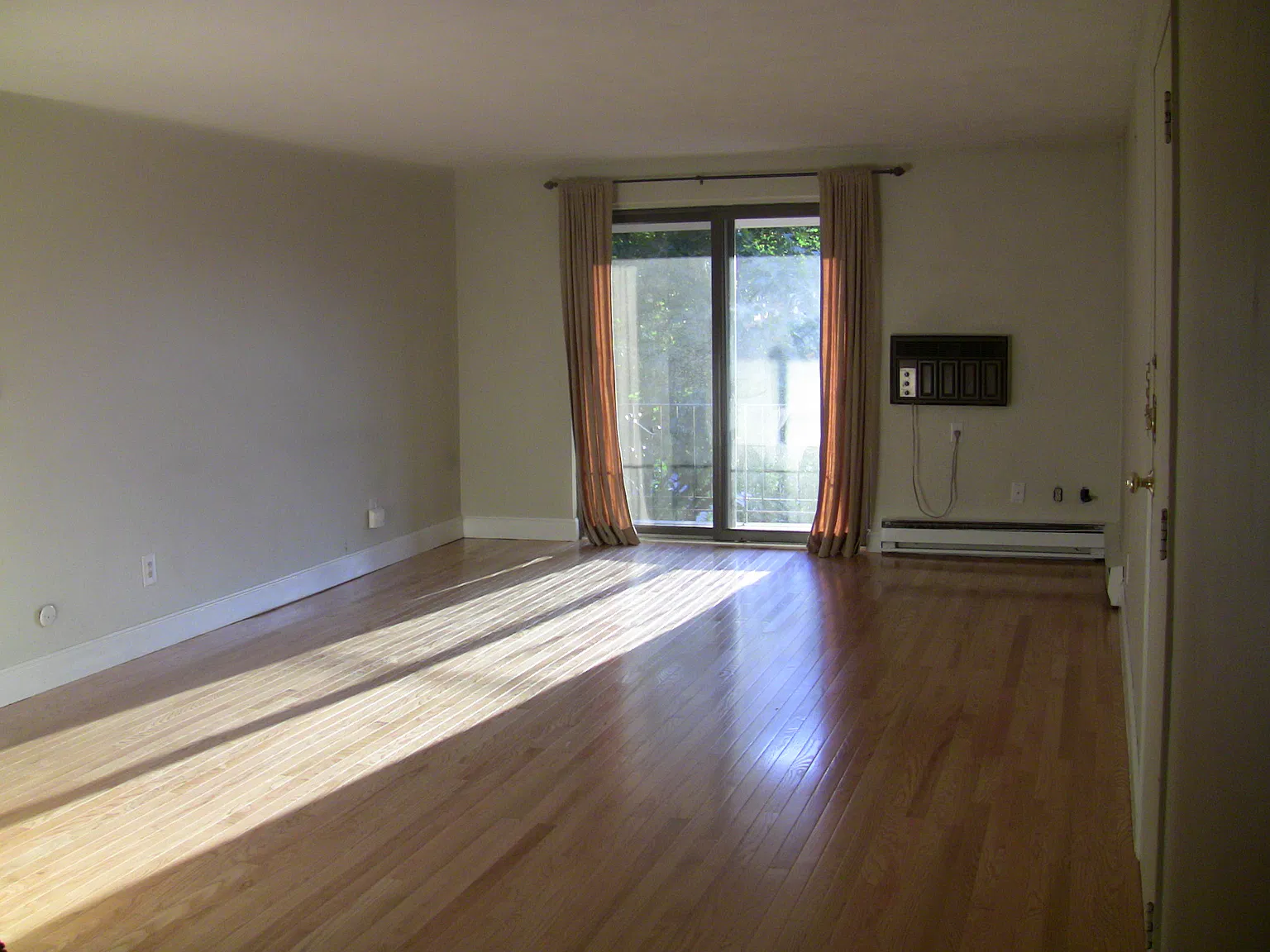 2 bed, 850 sqft, $2,250 — Photo 4