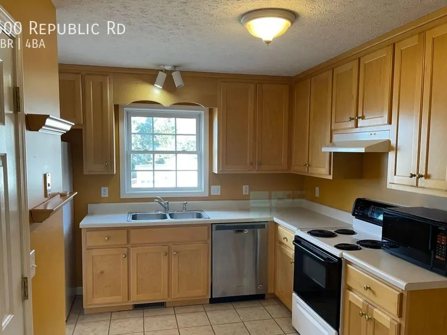 4 bed, 3.5 bath, 2016 sqft, $1,850 — Photo 2