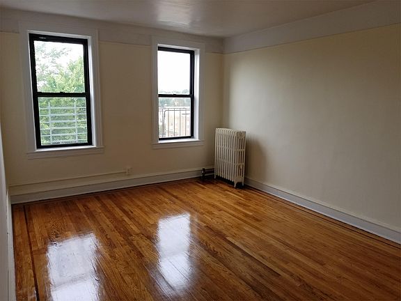 4th image of 9506 99th Ave #4B