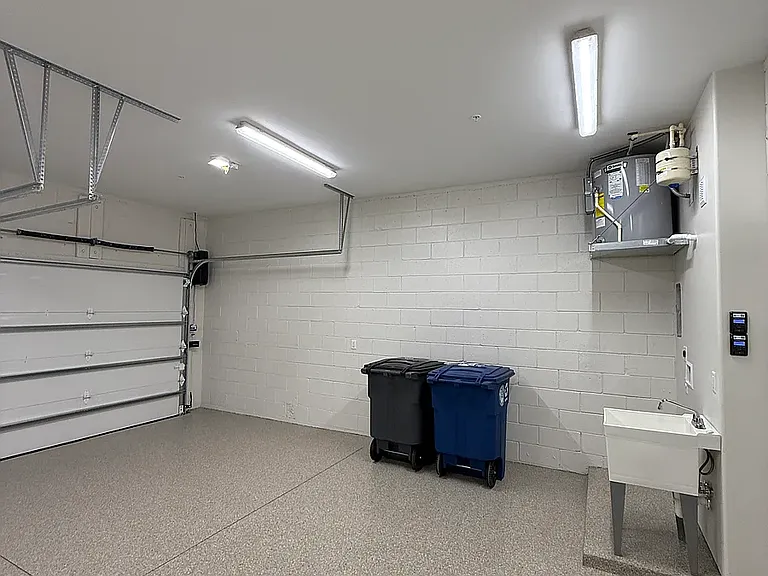 301 W Comstock Ave #4 — Photo 39
