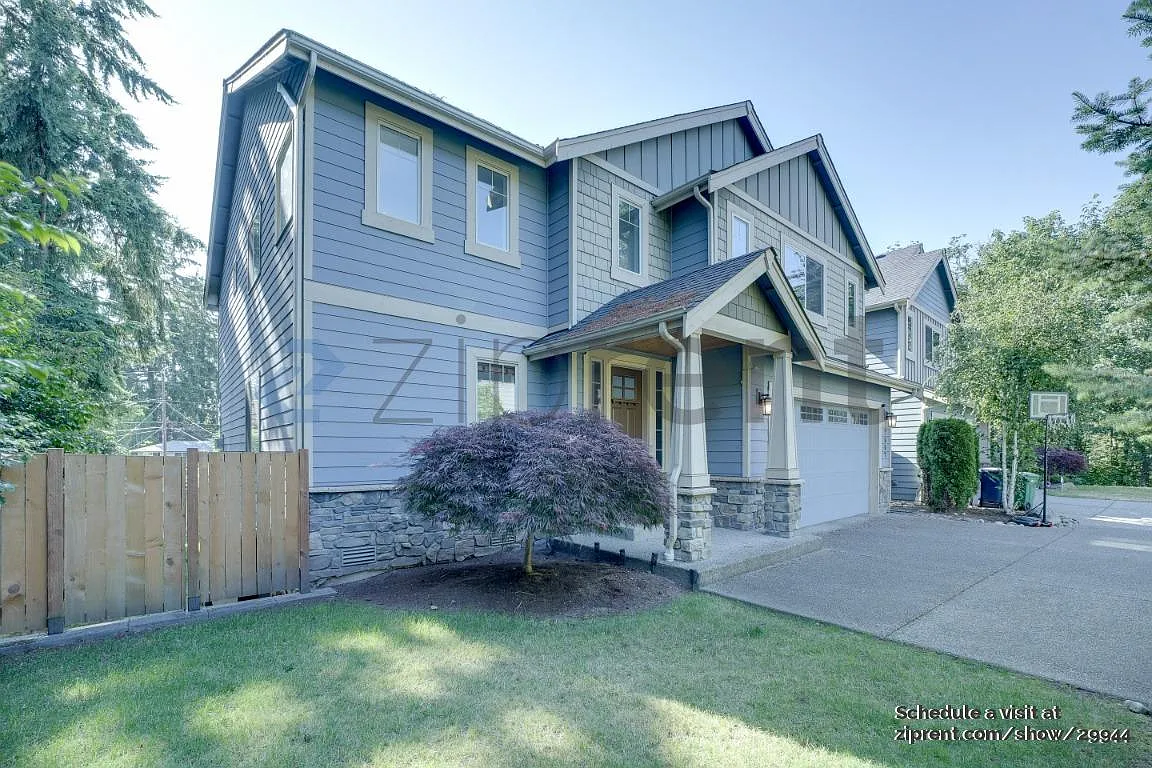 5 bed, 2.5 bath, 2552 sqft, $4,600 — Photo 2