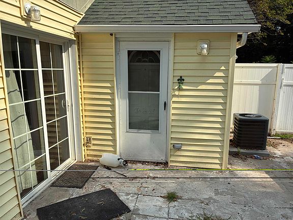 3rd image of 326 Indiana St