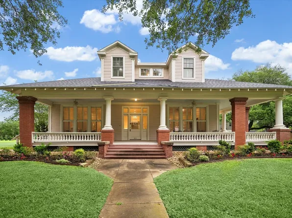 209 E Caney St, Wharton, TX 77488