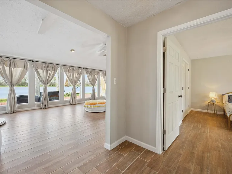 911 Brook Forest Dr — Photo 15