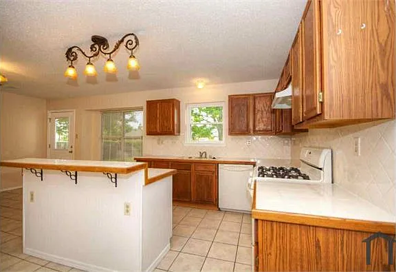 824 Foxwood Ln