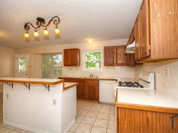 824 Foxwood Ln