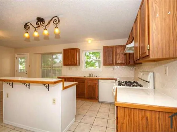 824 Foxwood Ln, Wylie, TX 75098