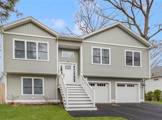 38 Overbrook Ave, Warwick, RI 02889