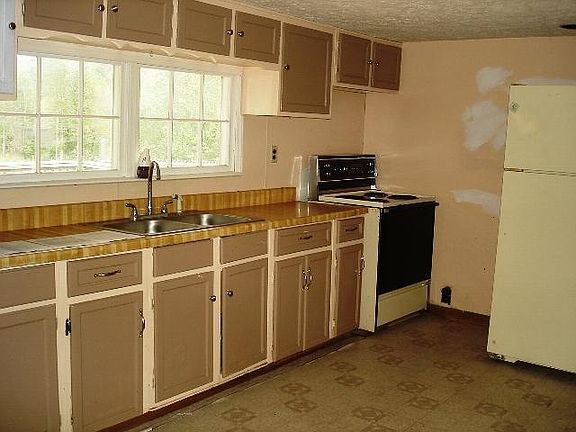 4th image of 960 Graceland Dr
