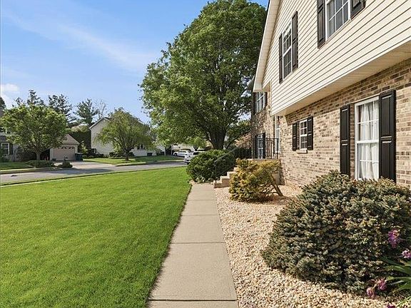 3rd image of 130 Debbie Ln
