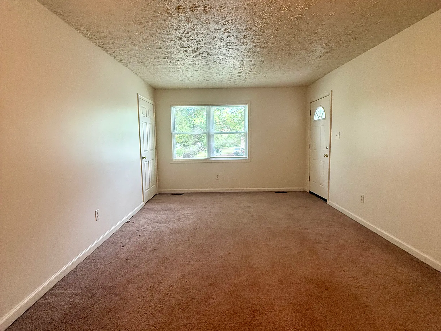 2 bed, 800 sqft, $1,695 — Photo 3