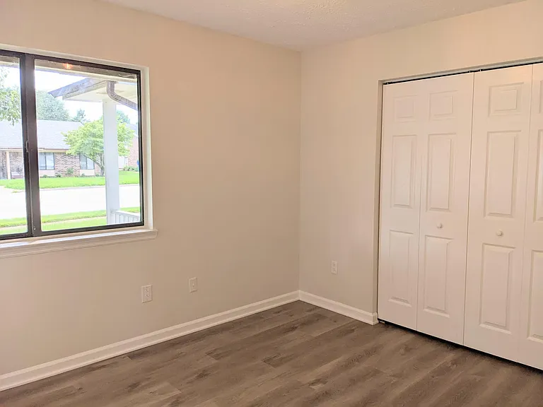 1st bedroom from doorway.