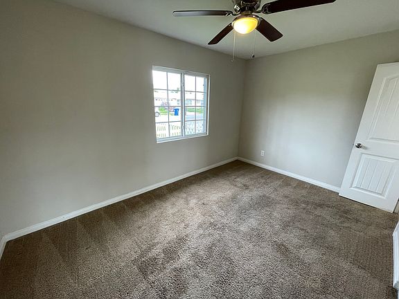5th image of 8871 Kelburn Ave