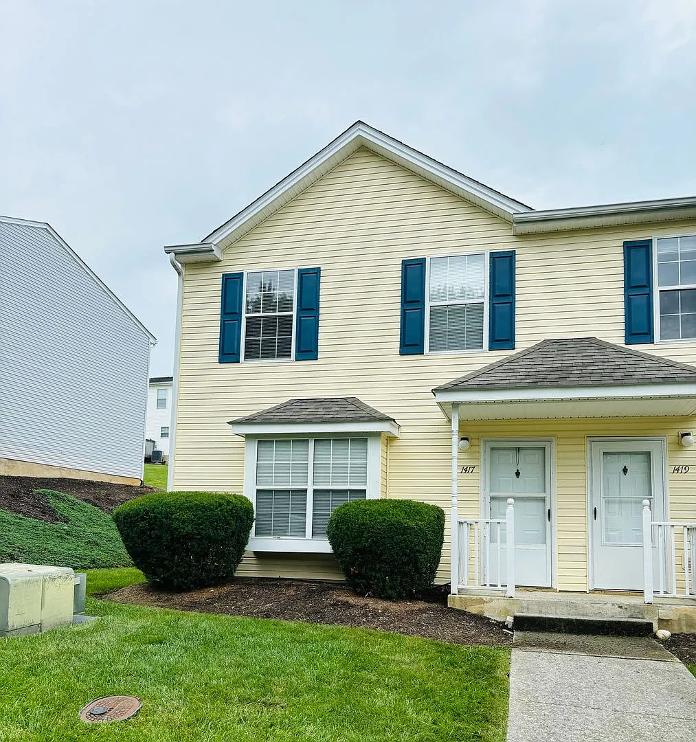 4 Bedroom 2.5 Bath Townhouse — Photo 3