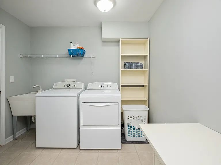100 Melbourne Park Cir #B — Photo 19