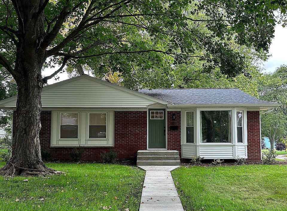 1st image of 1817 Carlton Ave NE