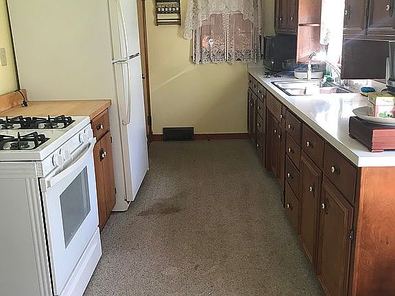 Full kitchen with storage!