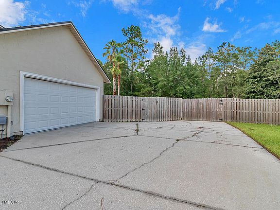 3rd image of 508 Vinca Pl