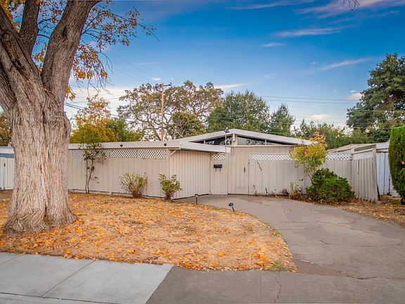 3rd image of 10582 Sterling Blvd