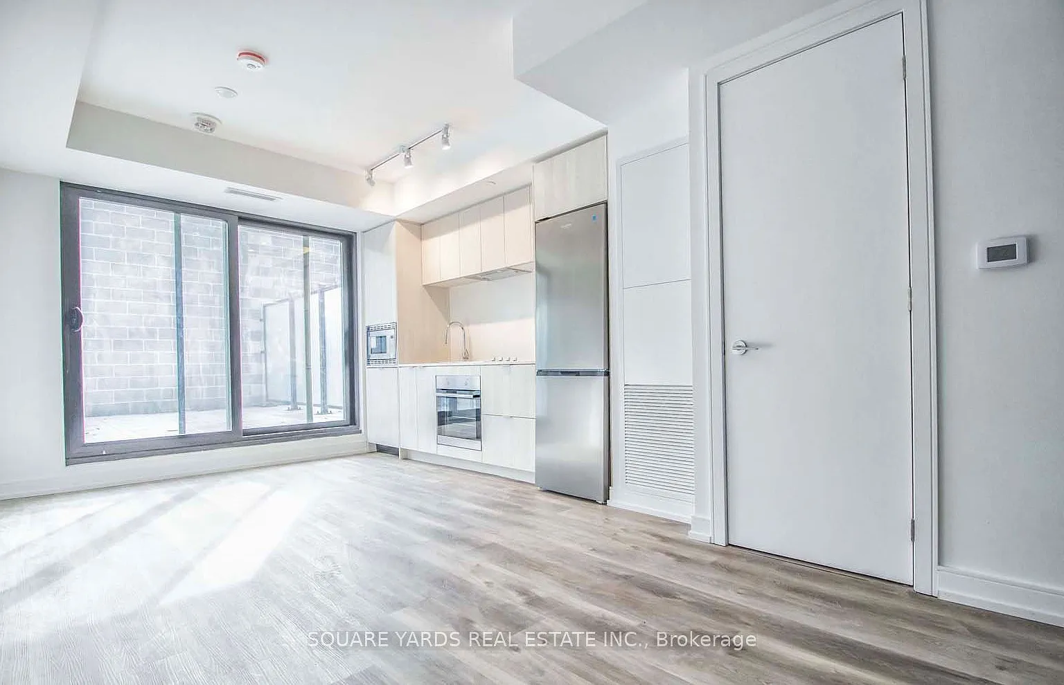 1 Jarvis Condos — Photo 1