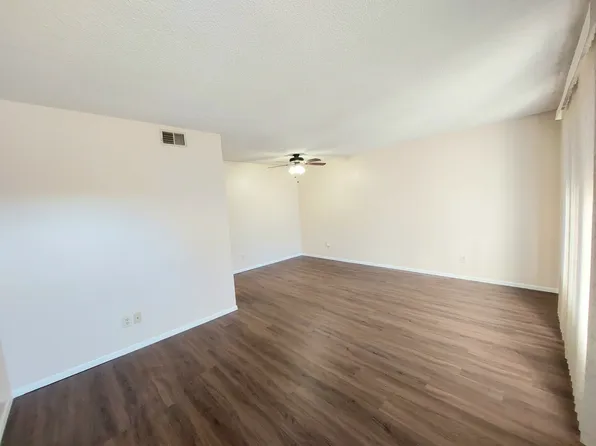1807 E 24th Ave #A, Hutchinson, KS 67502