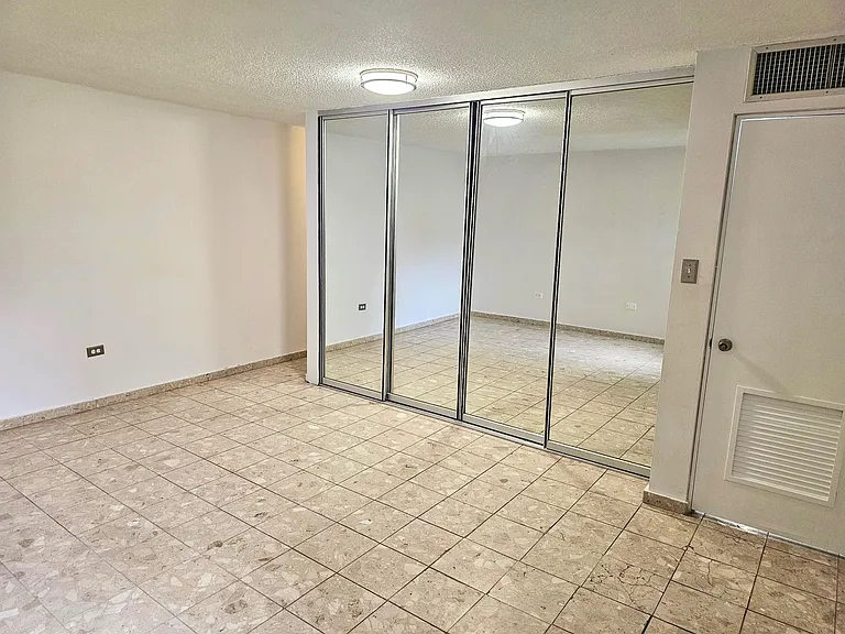 690 Cesar Gonzalez Parque De Las Fuentes — Photo 7