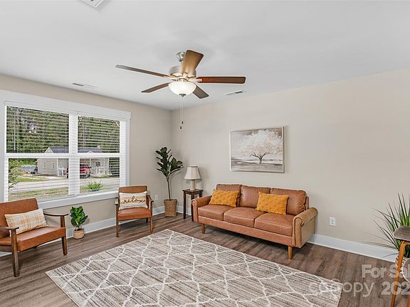 5th image of 244 Blanche Cir