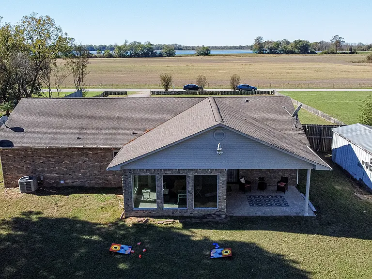 3109 Riviera Dr — Photo 4