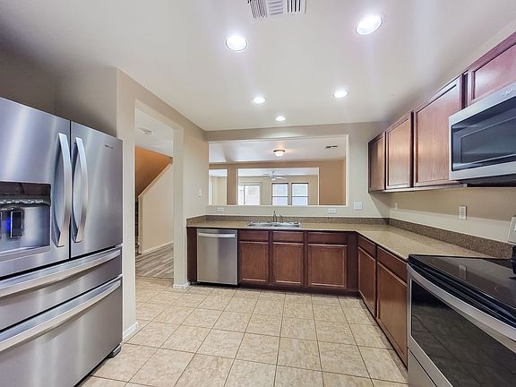 3rd image of 18513 W Mariposa Dr