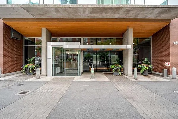 333 Adelaide St E photo 1
