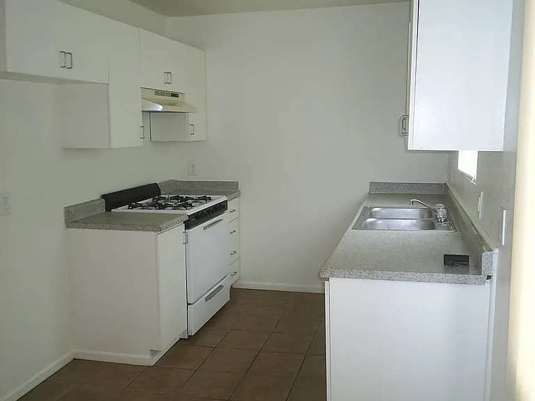 811-815 Java Ave — Photo 7