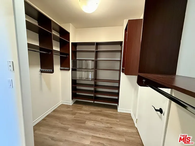 10827 Pacific View Dr — Photo 29