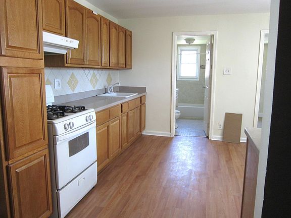 3rd image of 106 Belleville Ave #2