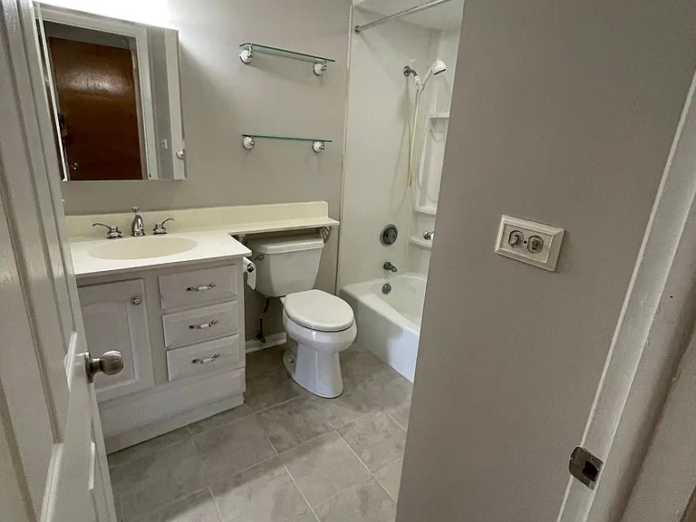 1430 N Evergreen Ave #1 — Photo 6