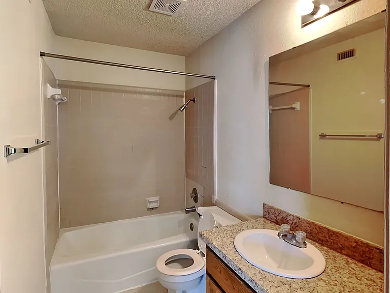 3413 W 5th St — Photo 11