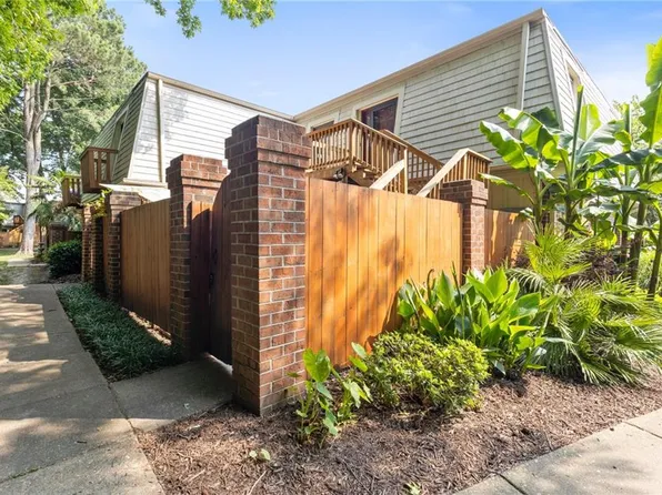 1043 Angler Ln, Virginia Beach, VA 23451