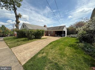 2846 Lorcom Ln, Arlington, VA 22207