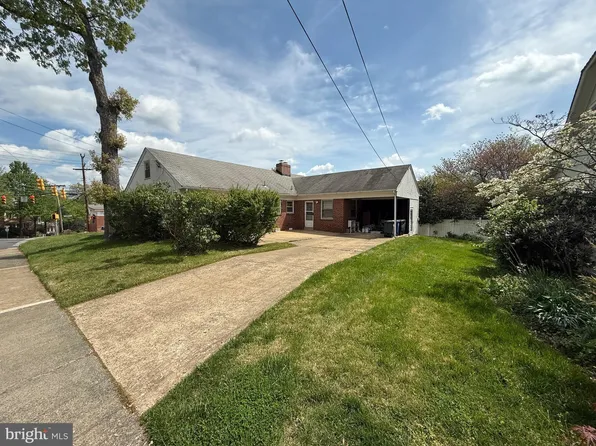 2846 Lorcom Ln, Arlington, VA 22207